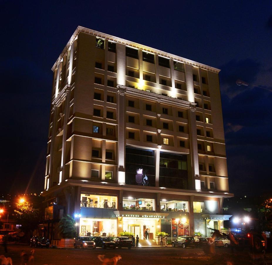 Hotel De Sovrani Calcuta Exterior foto